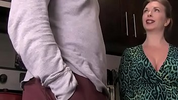 Мачеха удовлетворяет пасынка