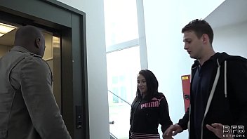 Жена трахается с негром