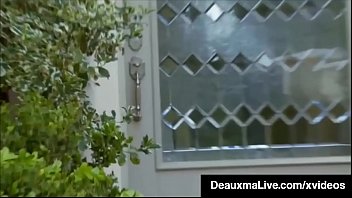 Утренний секс с брюнеткой